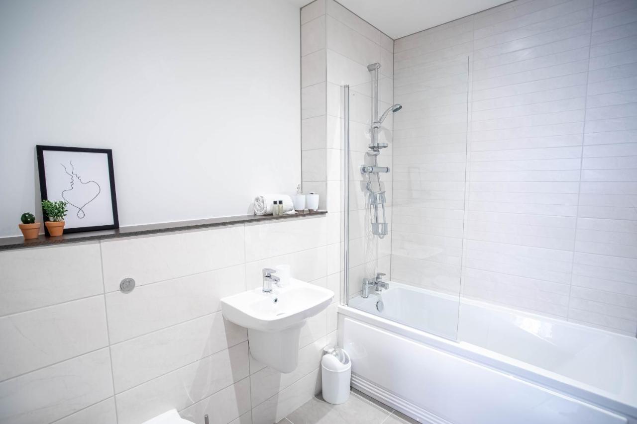 Luxury Apartments Available Next To Train Station - The Wallgate Apartments Wigan - Free Parking Εξωτερικό φωτογραφία